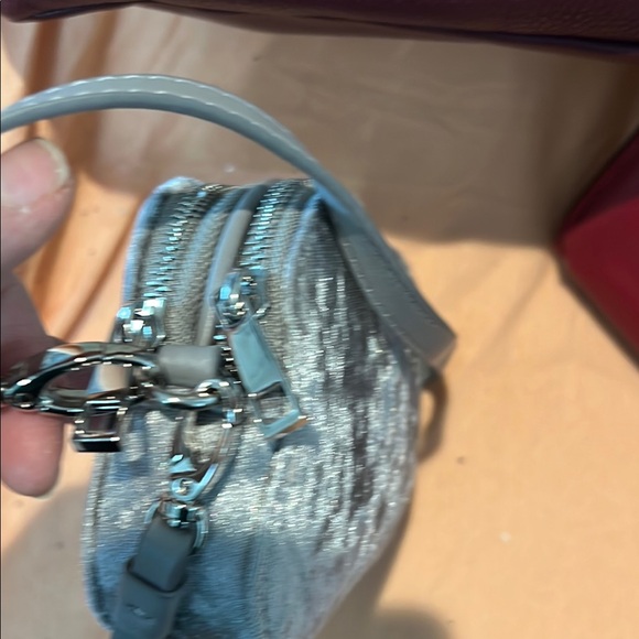 Liz Claiborne Tote Bag with grey velvet Crossbody and red wallet, bundle - Picture 4 of 16